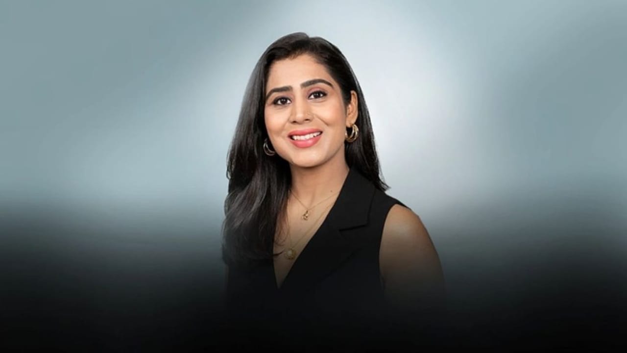 कभी ₹1200 की करती थी नौकरी! अब इस लड़की ने खड़ा किया ₹8,352 करोड़ का साम्राज्य! किसी हिरोइन से कम नहीं