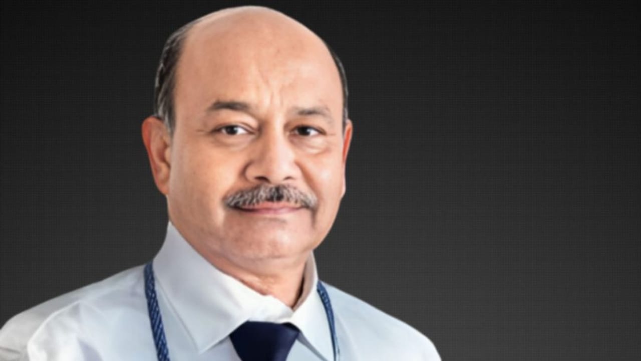 पिता की मौत ने छुड़वाई पढ़ाई, बना भारत का छठा सबसे अमीर शख्स;इस दिग्गज निवेशक को राकेश झुनझुनवाला भी मानते मेंटर