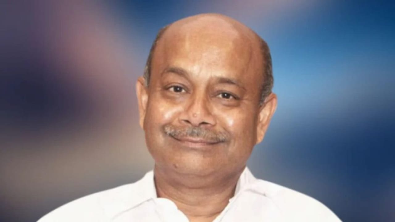 पिता की मौत ने छुड़वाई पढ़ाई, बना भारत का छठा सबसे अमीर शख्स;इस दिग्गज निवेशक को राकेश झुनझुनवाला भी मानते मेंटर