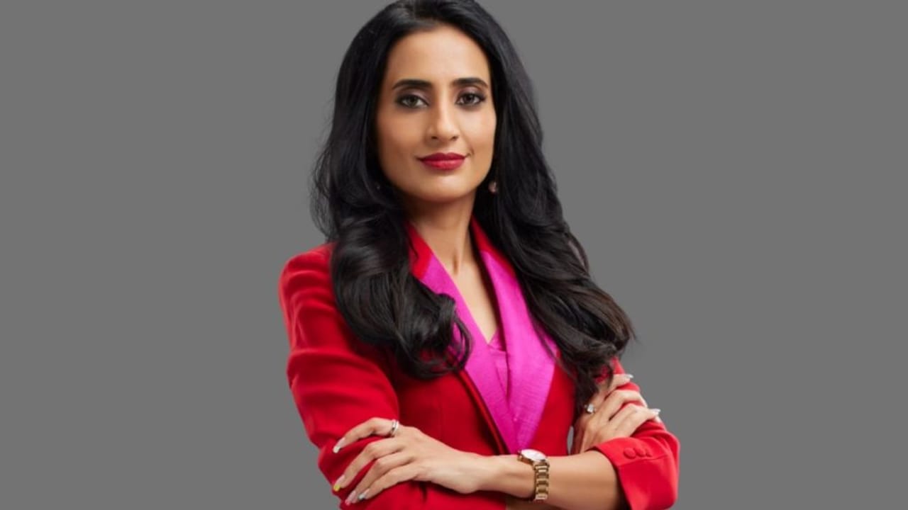 23 साल की उम्र में छोड़ी 1 करोड़ की नौकरी, IIT-IIM से पूरी की पढ़ाई, Sugar कॉस्मेटिक्स की है मालकिन