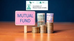 नवंबर में SIP इनफ्लो में आई मामूली गिरावट, इक्विटी फंड्स में 21% बढ़ा निवेश, जानें किस कैटेगरी में कितना आया पैसा