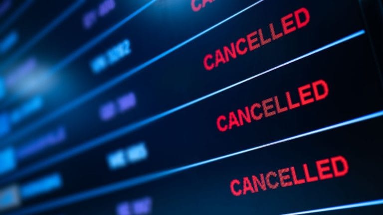 शुक्रवार रात तक दिल्ली से इंडिगो की सभी घरेलू उड़ानें रद्द, DGCA ने की पायलटों से सहयोग की अपील