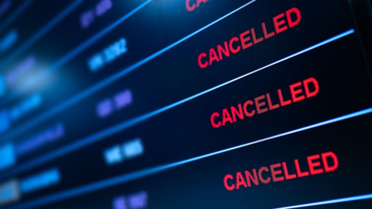 शुक्रवार रात तक दिल्ली से इंडिगो की सभी घरेलू उड़ानें रद्द, DGCA ने की पायलटों से सहयोग की अपील