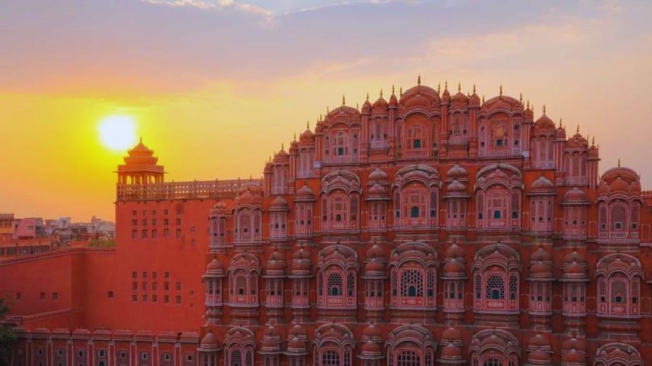 सर्दियों में घूमने के लिए परफेक्ट जगहें! कहीं बर्फीली परतें तो कहीं सूरज की हैं मद्धम किरणें; पॉकेट पर भी नहीं पड़ेगा भार