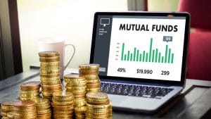 इस फंड ने 10,000 रुपये के निवेश को बनाया 17 लाख, बेंचमार्क से भी दिया ज्‍यादा रिटर्न, SIP का मुनाफा और जबरदस्‍त