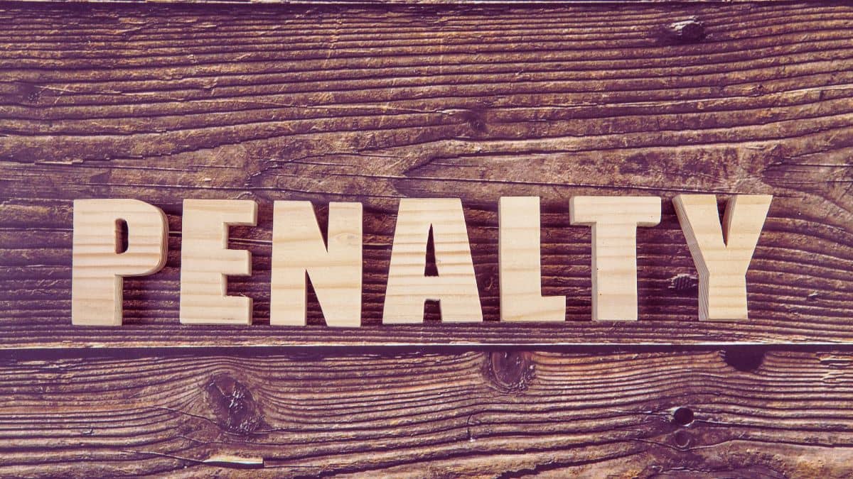 Reliance General Insurance पर IRDAI की सख्ती, एक करोड़ रुपये का जुर्माना, जानें क्या है पूरा मामला Reliance General Insurance पर IRDAI की सख्ती, एक करोड़ रुपये का जुर्माना, जानें क्या है पूरा मामला