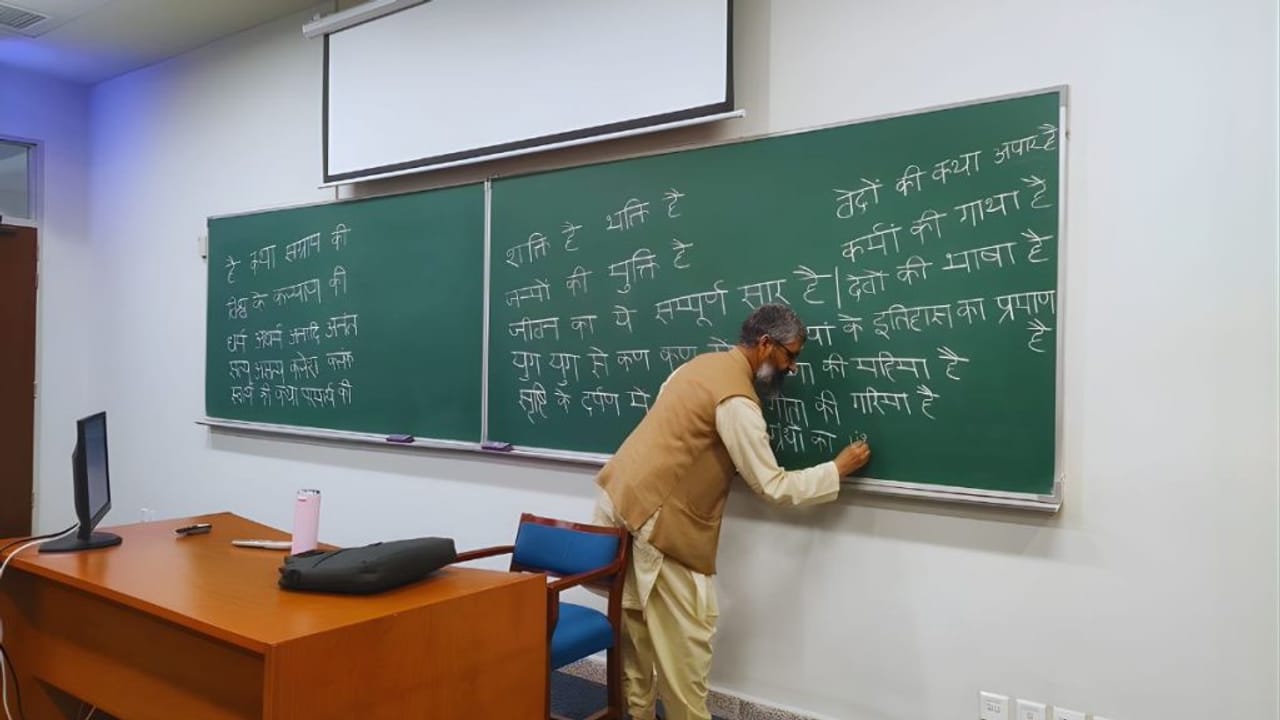 बंटवारे के 78 साल बाद ऐसा क्या हुआ कि पाकिस्तान के इस यूनिवर्सिटी ने लिया संस्कृत पढ़ाने का फैसला!