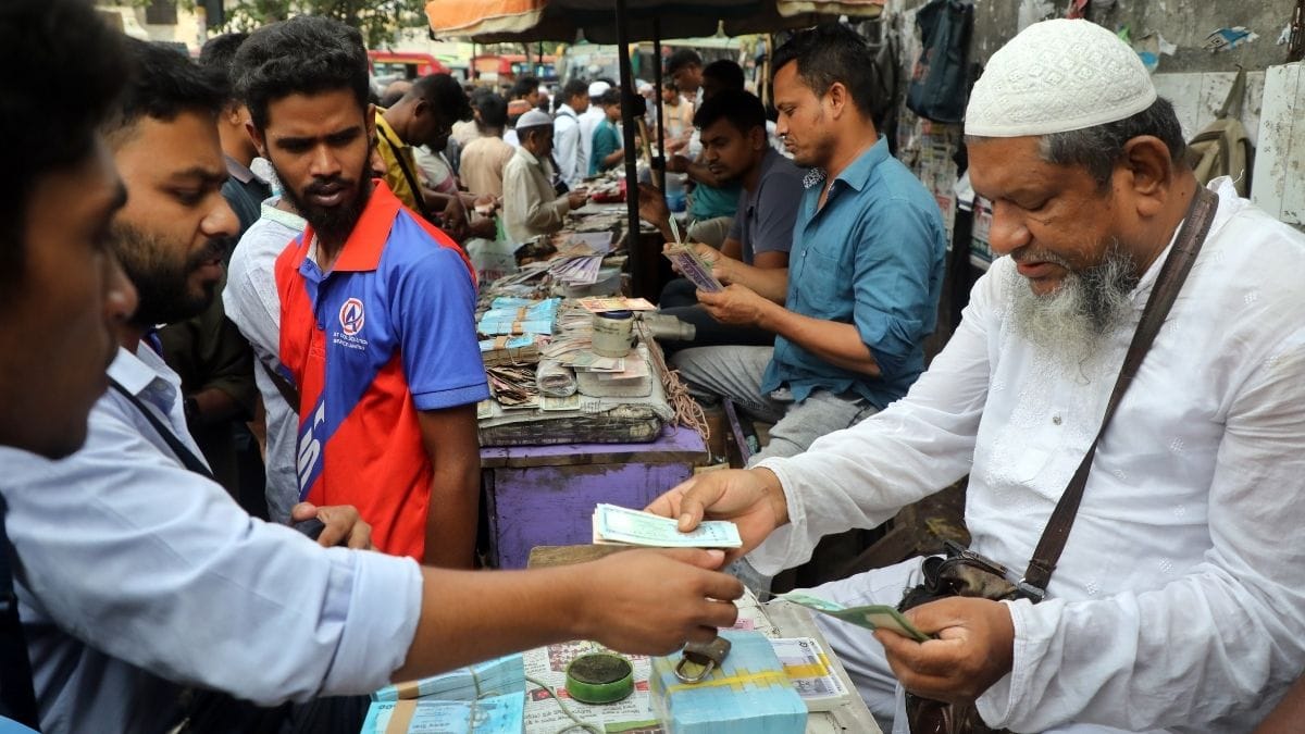 बुरा फंसा बांग्लादेश, ग्रोथ रेट औंधे मुंह गिरी; चरम पर बेरोजगारी, राजनीतिक अस्थिरता से कमजोर हुआ ब्राइट स्पॉट