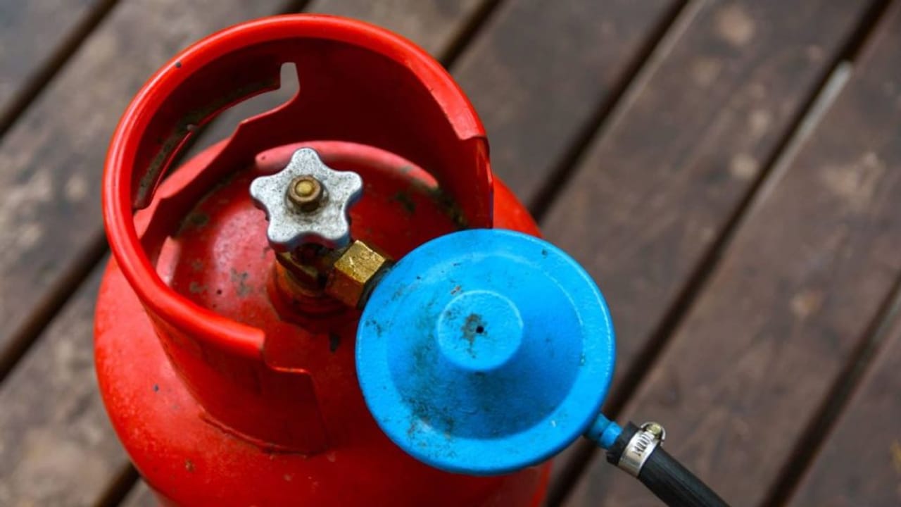 सिलेंडर में कितनी बची है गैस, मिनटों में चलेगा पता, ये आसान ट्रिक आएगी काम