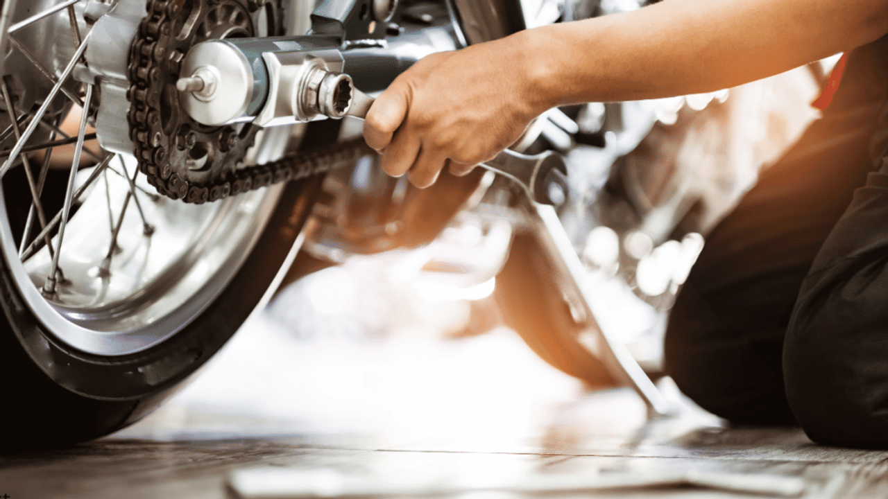 440cc vs 334cc का तगड़ा मुकाबला! Harley और Yezdi में से किसका इंजन है असली रॉकेट?