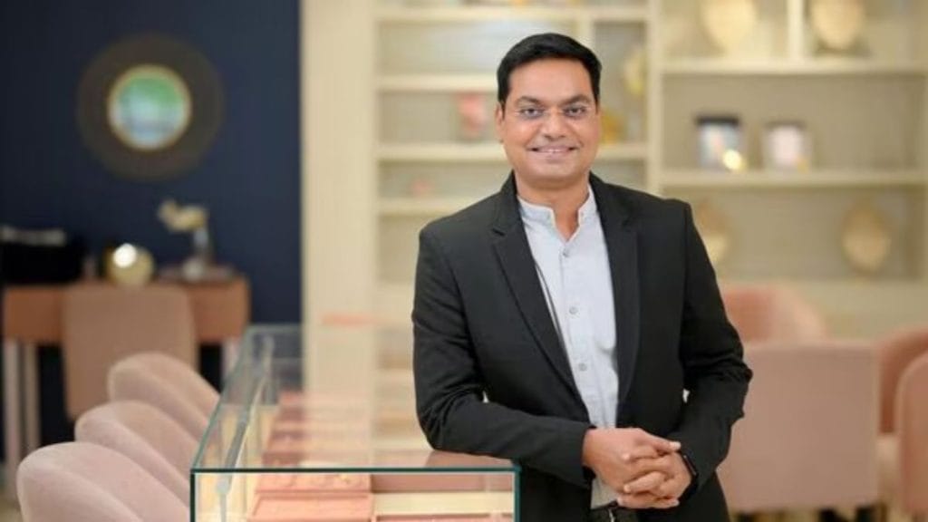 IIT से की थी पढ़ाई, फिर छोड़ी Amazon की नौकरी, आज ये शख्स संभाल रहा करोड़ों का ज्वेलरी बिजनेस