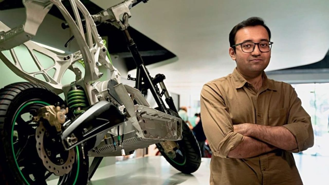 गुजरात के इस लड़के ने लाई EV सेक्टर में क्रांति, IIT से की पढ़ाई, दोस्त के साथ मिलकर बनाया Ather Energy