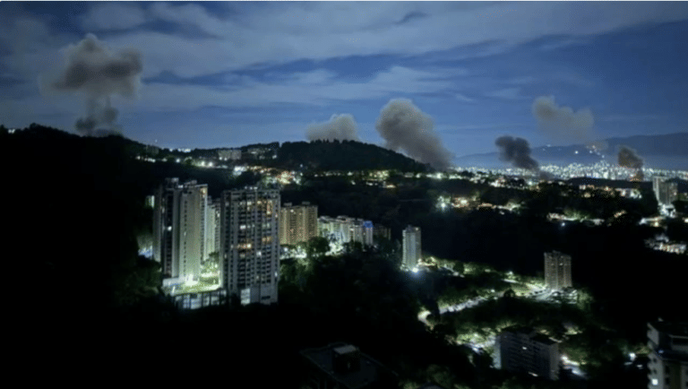 आधी रात कई धमाकों से दहला वेनेजुएला, रक्षा मंत्री का घर और मिलिट्री बेस बने निशाना; अमेरिका का हमला!