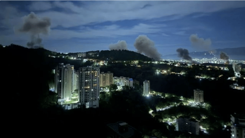 आधी रात कई धमाकों से दहला वेनेजुएला, रक्षा मंत्री का घर और मिलिट्री बेस बने निशाना; अमेरिका का हमला!