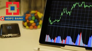 HDFC Bank के गिर रहे हैं शेयर, रिटेल निवेशक बना रहे दूरी, लेकिन म्यूचुअल फंडों ने बढ़ाई हिस्सेदारी