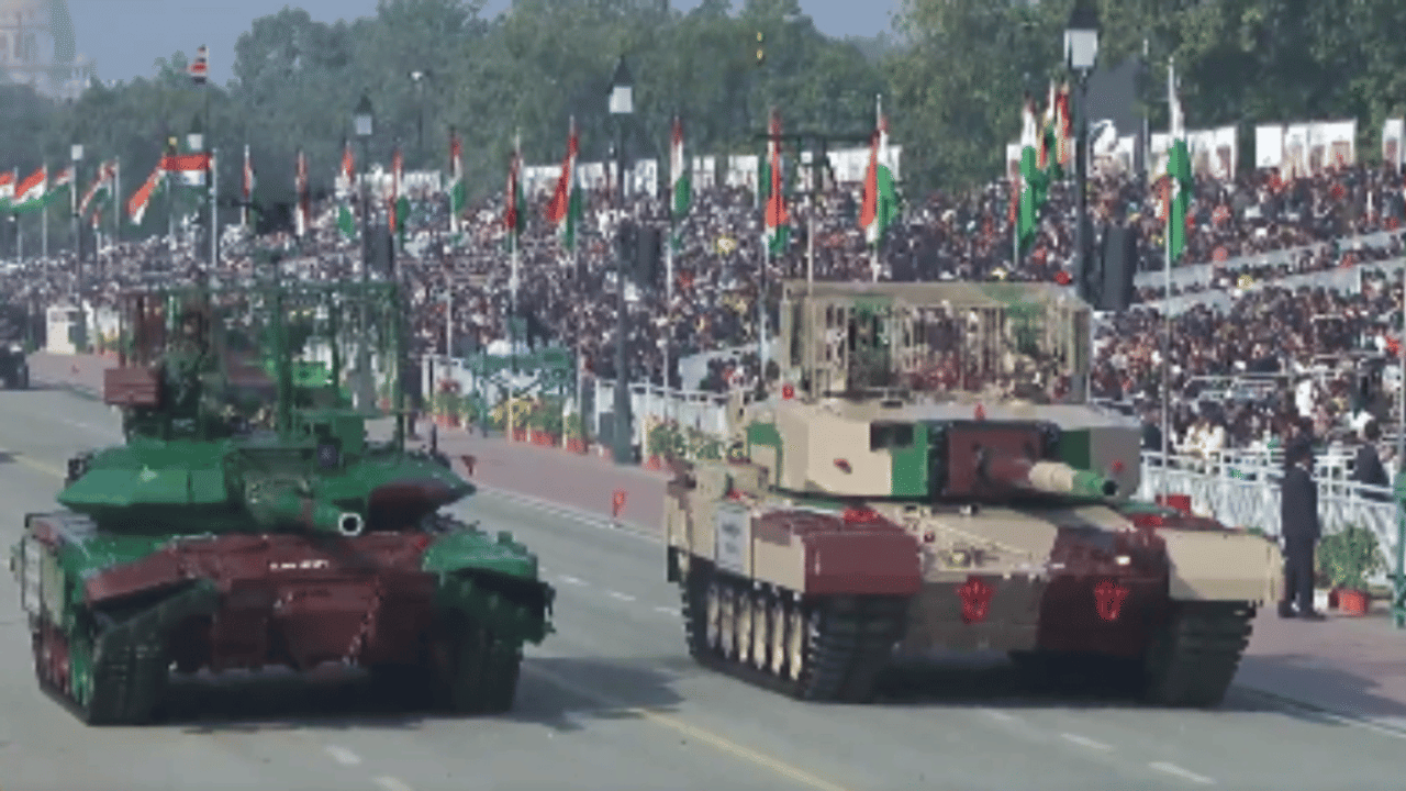 Republic Day 2026: परेड में छाया मेक इन इंडिया टैंक, मिसाइल और ड्रोन ने बढ़ाया देश का मान; तस्वीरों में देखें
