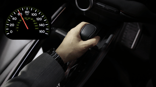 क्या आप 40-50 kmph पर चलाते हैं कार? जानें इस रफ्तार में चलने का सही गियर; बढ़ सकता है माइलेज