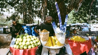 PM SVANidhi Credit Card क्या है? स्ट्रीट-वेंडर्स को कैसे मिलेगा बिना ब्याज क्रेडिट और UPI से सीधा फायदा