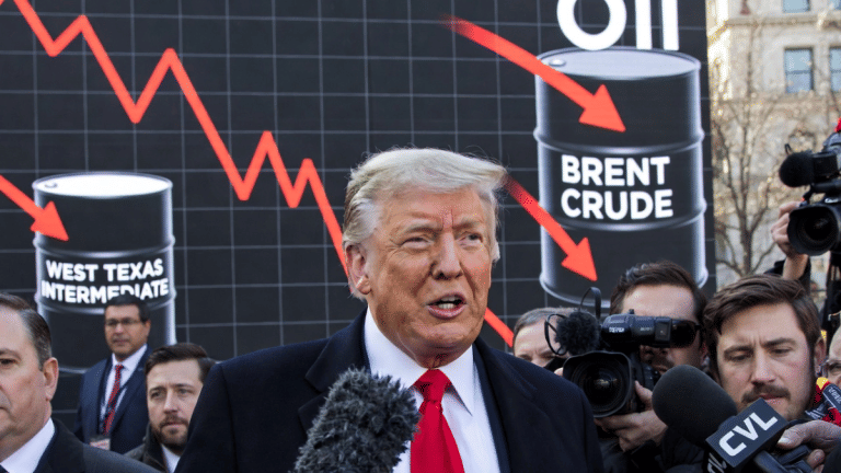 ट्रंप के बयान के बाद धड़ाम हुआ कच्चा तेल, कीमत में 4% गिरावट, 63.76 डॉलर प्रति बैरल पहुंचा भाव