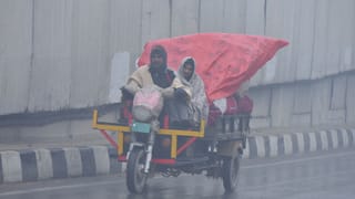 बारिश से दिल्ली में 5 डिग्री तक गिरेगा पारा, यूपी समेत कई राज्यों में अलर्ट, पश्चिमी विक्षोभ का दिख रहा असर