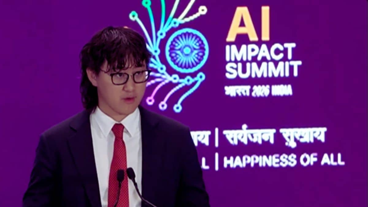 19 की उम्र में स्टार्टअप, 28 में अरबपति; कौन हैं अलेक्जेंडर वांग जिनकी AI की दुनिया में हर तरफ है चर्चा ? 19 की उम्र में स्टार्टअप, 28 में अरबपति; कौन हैं अलेक्जेंडर वांग जिनकी AI की दुनिया में हर तरफ है चर्चा ?