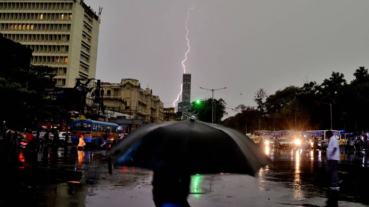 फरवरी के तीसरे हफ्ते में मौसम ने ली करवट, UP-हरियाणा समेत कई राज्यों में गरज-चमक और ओला गिरने का अलर्ट फरवरी के तीसरे हफ्ते में मौसम ने ली करवट, UP-हरियाणा समेत कई राज्यों में गरज-चमक और ओला गिरने का अलर्ट