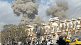 Israel Attacks Iran: इजराइल का ईरान पर बड़ा हमला, तेहरान में धमाकों से मची दहशत; एयरस्पेस भी बंद