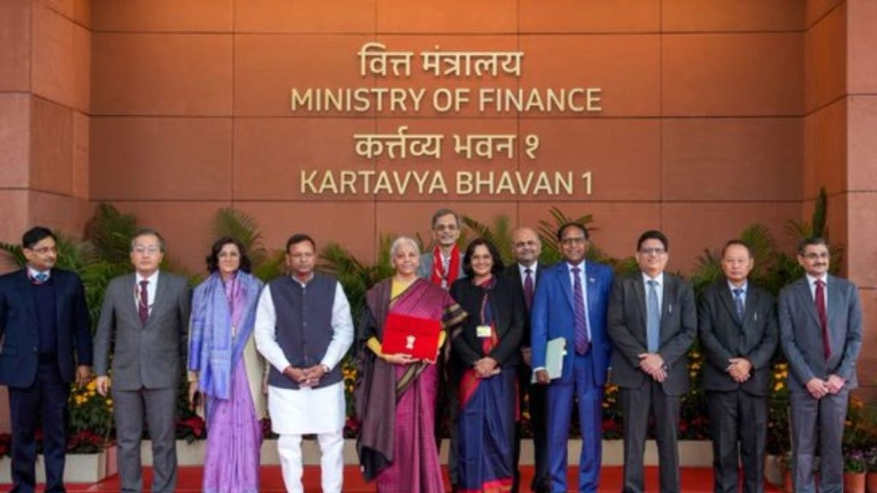 Union Budget 2026: 9 बजट और 9 पारंपरिक साड़‍ियां, इस बार चुनी व‍ित्त मंत्री निर्मला सीतारमण ये खास साड़ी