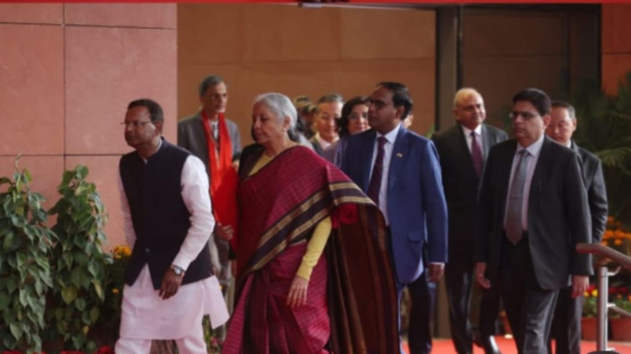 Union Budget 2026: 9 बजट और 9 पारंपरिक साड़‍ियां, इस बार चुनी व‍ित्त मंत्री निर्मला सीतारमण ये खास साड़ी
