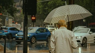 अब बारिश में चाइनीज छाता खोलना होगा महंगा, सस्ते विदेशी इंपोर्ट का मिनिमम प्राइस ₹100 रुपया हुआ तय