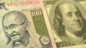 डॉलर के मुकाबले 8 साल बाद रुपये में आई एक दिन की सबसे बड़ी तेजी, 90.25 पर हुआ बंद; US-India ट्रेड डील का दिखा असर