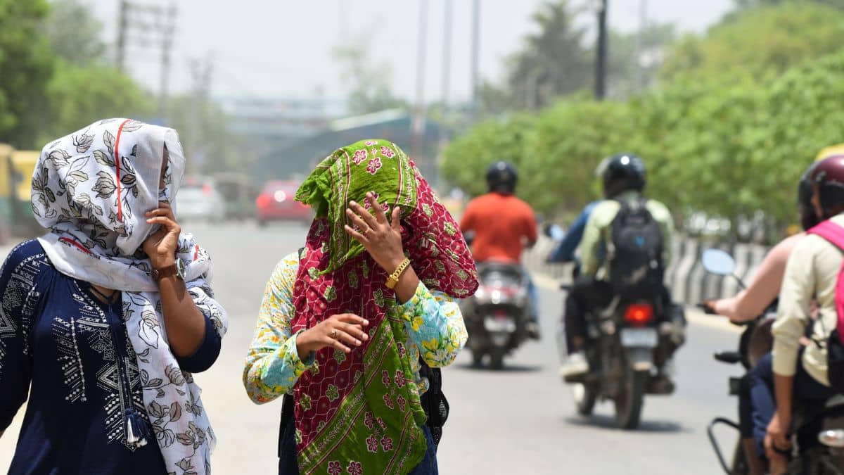 उत्तर भारत में गर्मी का तेवर बरकरार, UP समेत कई राज्यों में 5 डिग्री तक चढ़ेगा पारा, पहाड़ों पर बारिश के आसार उत्तर भारत में गर्मी का तेवर बरकरार, UP समेत कई राज्यों में 5 डिग्री तक चढ़ेगा पारा, पहाड़ों पर बारिश के आसार