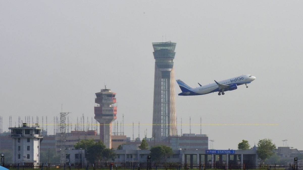 एयर ट्रैफिक कंट्रोलर के खाली हैं 1279 पद, एविएशन सेफ्टी में अहम रोल निभाते हैं ATC कर्मचारी