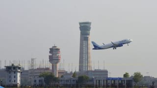 एयर ट्रैफिक कंट्रोलर के खाली हैं 1279 पद, एविएशन सेफ्टी में अहम रोल निभाते हैं ATC कर्मचारी