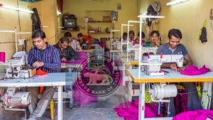 छोटे कारोबारियों को RBI का तोहफा, बिना गारंटी अब 20 लाख तक मिलेगा लोन; बिजनेस करना होगा आसान