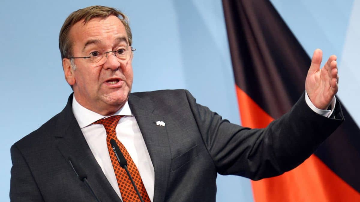 US-Iran टकराव के बीच जर्मनी ने झाड़ा पल्ला! बोला- ‘ये हमारी लड़ाई नहीं’, दुनिया की अर्थव्यवस्था पर बड़ा खतरा US-Iran टकराव के बीच जर्मनी ने झाड़ा पल्ला! बोला- ‘ये हमारी लड़ाई नहीं’, दुनिया की अर्थव्यवस्था पर बड़ा खतरा