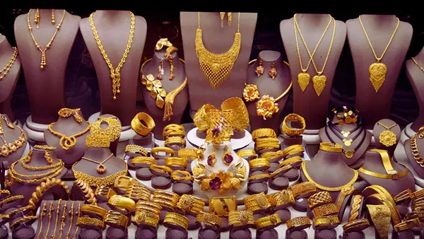 Gold-Silver Rate Today: वेडिंग सीजन से पहले गोल्ड-सिल्वर की कीमतों में गिरावट, जानें अपने शहर का भाव Gold-Silver Rate Today: वेडिंग सीजन से पहले गोल्ड-सिल्वर की कीमतों में गिरावट, जानें अपने शहर का भाव
