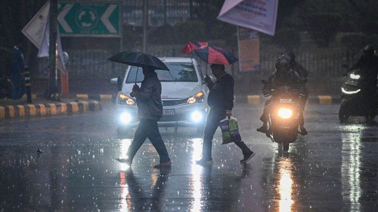 कहीं लू तो कहीं बारिश-ठंड का कहर, दिल्ली-यूपी में नया अलर्ट; जानें देशभर में कैसा रहेगा मौसम का हाल