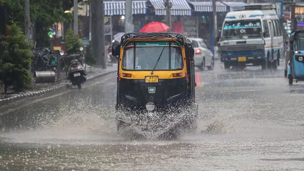देशभर में मौसम का अलर्ट जारी, कई राज्यों में भारी बारिश और आंधी का खतरा, राजस्थान में हीटवेव की चेतावनी देशभर में मौसम का अलर्ट जारी, कई राज्यों में भारी बारिश और आंधी का खतरा, राजस्थान में हीटवेव की चेतावनी