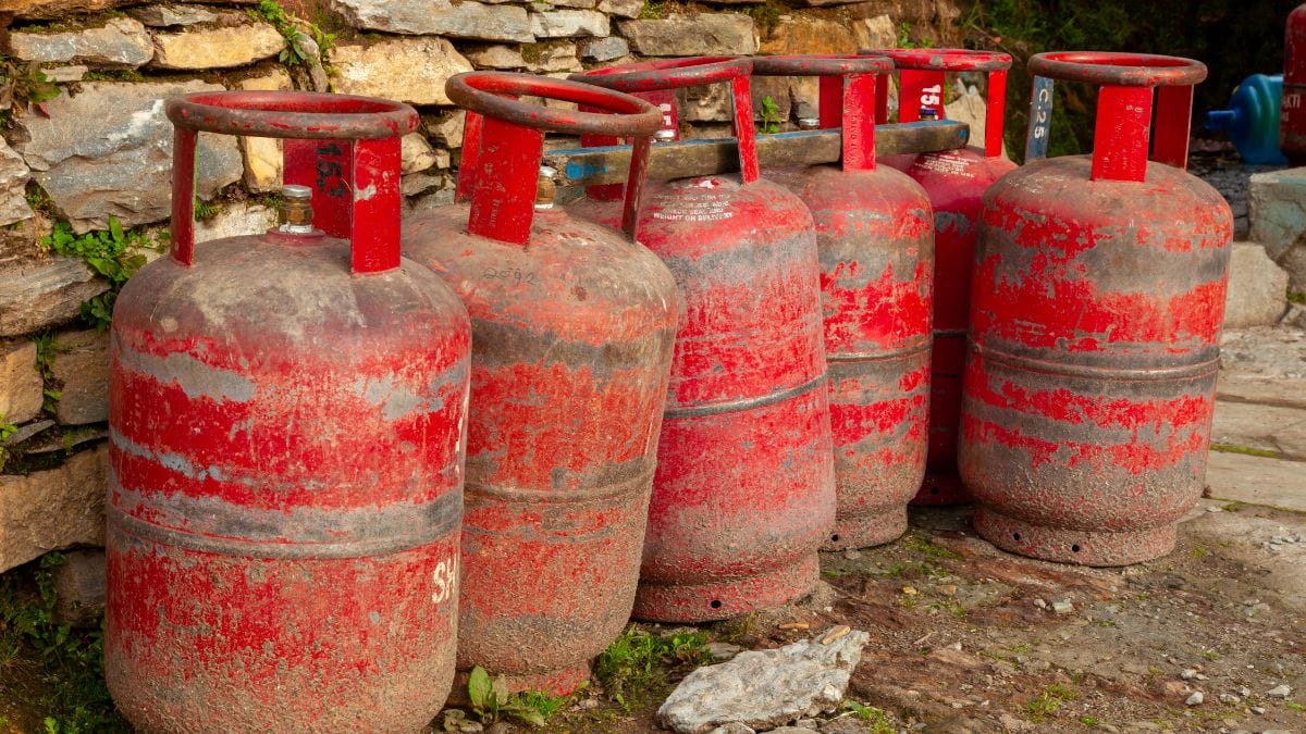 इंडस्ट्री को बड़ी राहत, सरकार ने LPG सप्लाई 70 फीसदी की; फार्मा और एग्रीकल्चर सेक्टर को मिलेगा फायदा