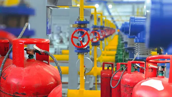 PNG का खजाना हैं भारत के ये इलाके, इसलिए LPG जैसी किल्लत नहीं, जानें कैसे पहुंचती है आपके घर PNG का खजाना हैं भारत के ये इलाके, इसलिए LPG जैसी किल्लत नहीं, जानें कैसे पहुंचती है आपके घर