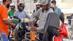 देश में कितने दिनों का है फ्यूल स्टॉक, सरकार ने साफ-साफ बता दिया; आप भी जान लीजिए
