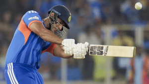 शिवम ने दिलाई धोनी की याद, भारत ने जड़ीं 37 बाउंड्री, चौकों-छक्कों की लगा दी झड़ी