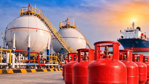 2019 के बाद ईरान से पहली बार LPG खरीदेगा भारत, गैस संकट के बीच बड़ा कदम; यहां पहुंचने वाली है पहली खेप 2019 के बाद ईरान से पहली बार LPG खरीदेगा भारत, गैस संकट के बीच बड़ा कदम; यहां पहुंचने वाली है पहली खेप