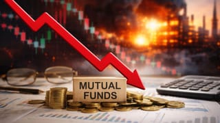 युद्ध की आंच में झुलस गए दिग्गज म्यूचुअल फंड! 1 महीने में 9% तक गिरे पोर्टफोलियो, क्या आप भी घाटे में?
