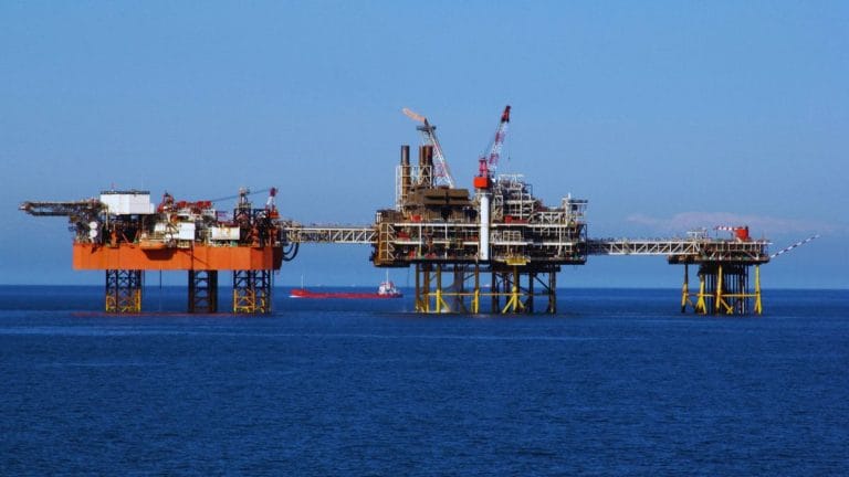 इजरायल- ईरान युद्ध से गैस महंगी, Adani Total Gas ने इंडस्ट्री के लिए रेट बढ़ाए ; इतने रुपये बढ़ाए दाम