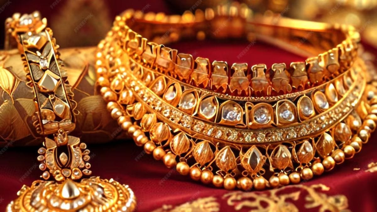 Gold Price Today: 2279 रुपये सस्ता हुआ सोना, 24K और 22K गोल्ड के लेटेस्ट रेट, जानें आपके शहर में क्या है कीमत