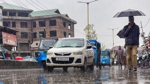 कश्मीर से लेकर दिल्ली तक बारिश, कई राज्यों में येलो अलर्ट जारी; जानें- कैसा रहेगा मौसम का हाल