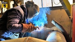 मेटल से ज्यादा मार्केट से हो रही कमाई, Book Value से 30% नीचे ट्रेड कर रहा शेयर, क्या आपको लगाना चाहिए दांव?