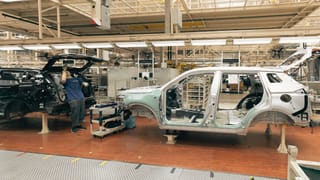 कार खरीदने वालों के लिए अलर्ट, जल्द महंगी हो सकती हैं गाड़ियां! पश्चिम एशिया तनाव का दिख रहा असर